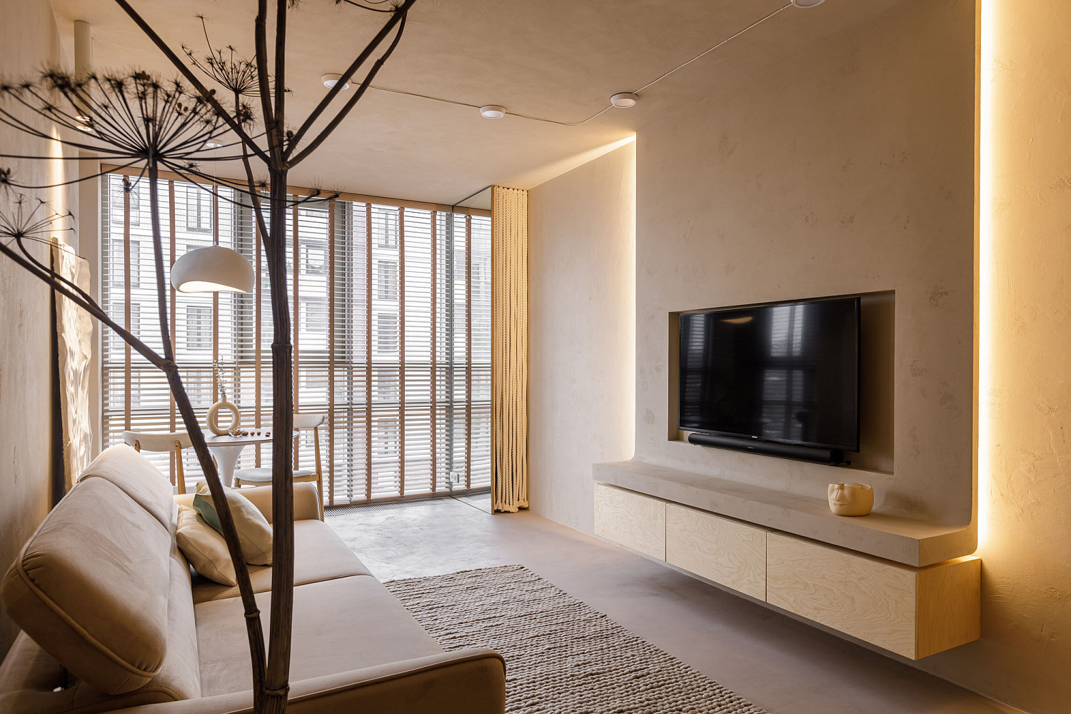 Журнал "Interior+Design": Маленькая квартира в природных оттенках