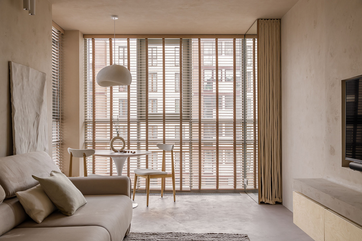 Журнал "Interior+Design": Маленькая квартира в природных оттенках