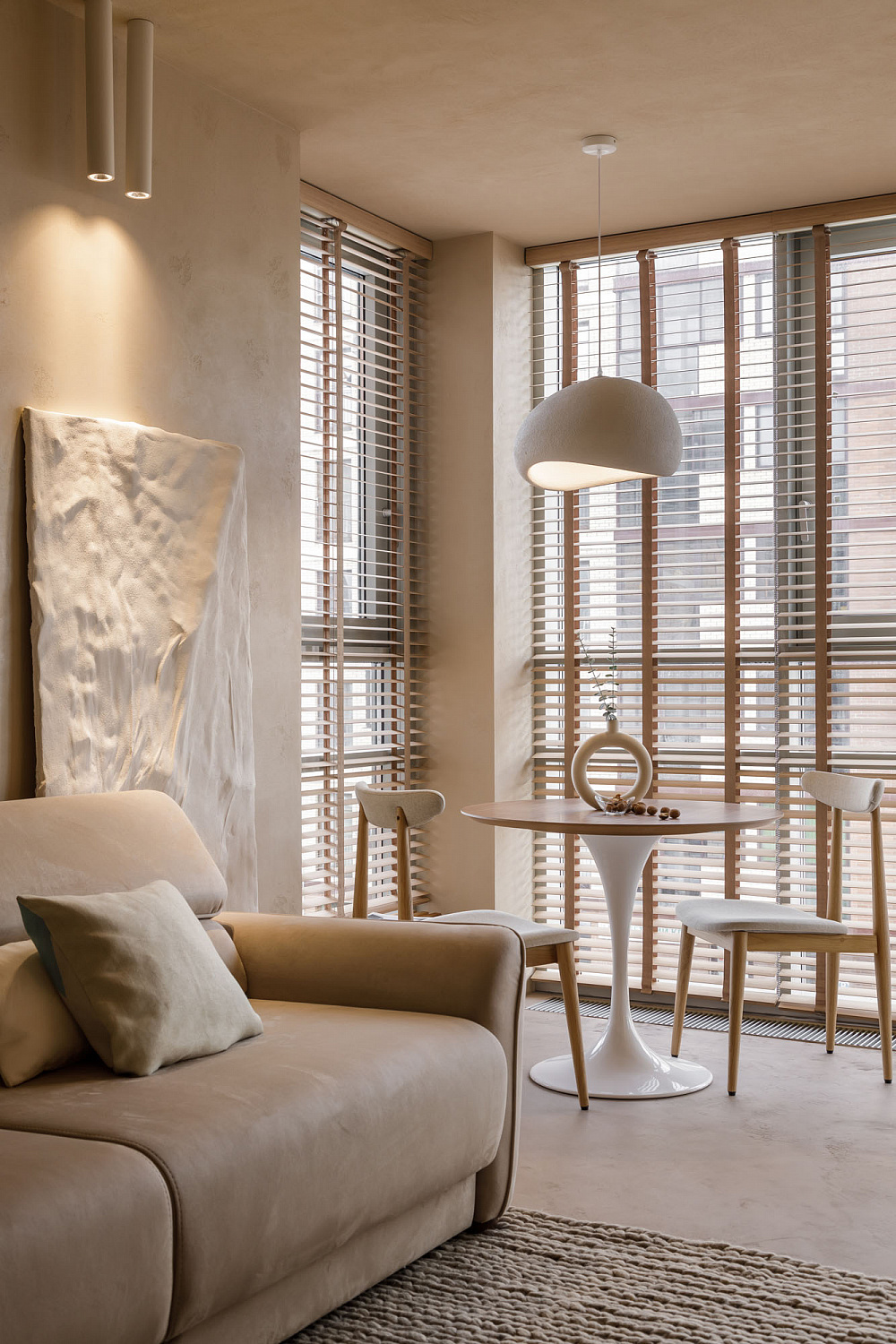 Журнал "Interior+Design": Маленькая квартира в природных оттенках